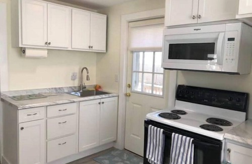West Yarmouth Cabaña | Charming Cottage near Beach and Ferry.