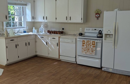 Winston - Salem Cabaña | Charming cottage in Winston-Salem with WiFi and AC