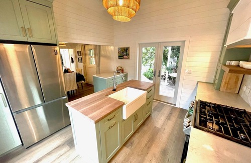 Hope Town Cabaña | Charming Cottage w/pool- in the highly desired settlement