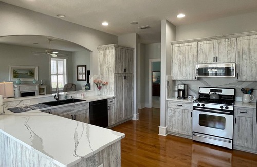 Lady Lake Casa | Charming cottage w/a wrap-around porch & golf cart—perfect for relaxation!