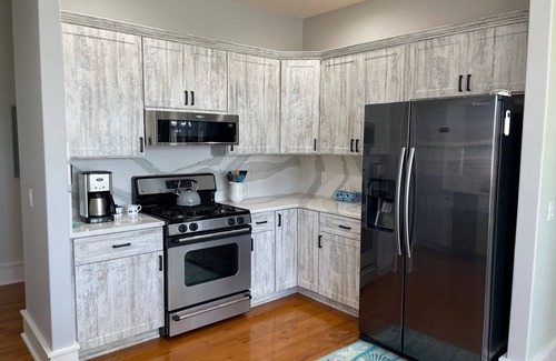 Lady Lake Casa | Charming cottage w/a wrap-around porch & golf cart—perfect for relaxation!