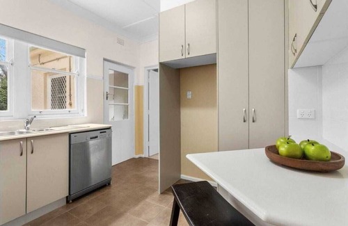 Braddon Casa | Charming Cottage | Walk to City, Floriade & Eat Street
