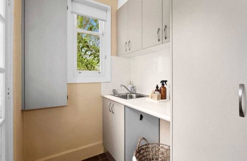 Braddon Casa | Charming Cottage | Walk to City, Floriade & Eat Street