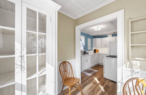 Plymouth Casa | Charming cottage, walk to downtown waterfront, large deck, outdoor seating, and grill