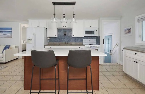 Mears Cabaña | Charming Cottage with 180 degree views of Lk Michigan- short walk to sand dunes