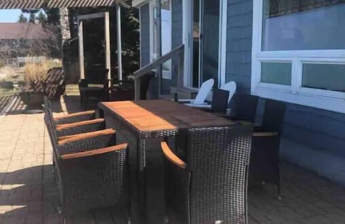 Mears Cabaña | Charming Cottage with 180 degree views of Lk Michigan- short walk to sand dunes