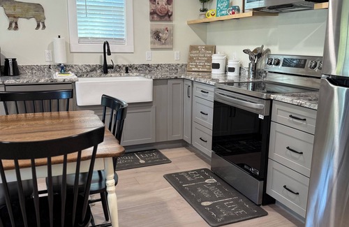 Dothan Cabaña | Charming cottage with a peaceful setting in lovely Dothan