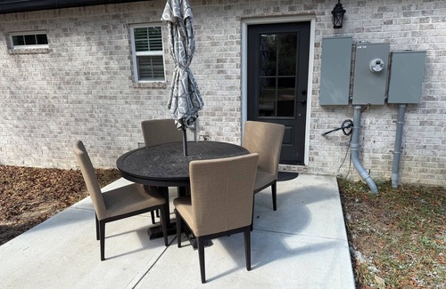 Dothan Cabaña | Charming cottage with a peaceful setting in lovely Dothan