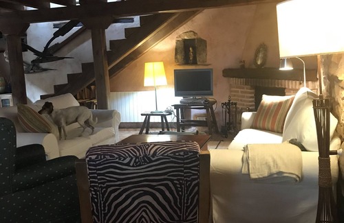 Brieva Cabaña | Casa Rural con encanto y chimenea perfecta para el descanso en familia o amigos.