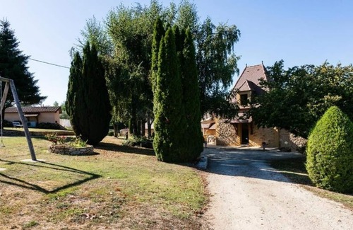 Le Bugue Cabaña | Casa rural con piscina en el corazón de Perigord Noir, cerca de hermosos sitios turísticos. Ideal para familias.