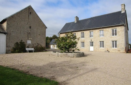 Le Vicel Cabaña | Casa con Jardín, Chimenea y Vistas al Campo en Normandía