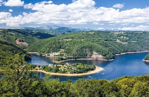 Paulhenc Cabaña | Charming Cottage with Pool Near Cantal Mountains & Truyère Gorges