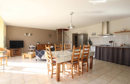 Beslon Cabaña | Casa independiente con jardín privado y terraza en Normandía, cerca de servicios y atracciones locales