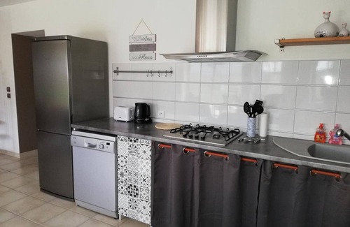 Beslon Cabaña | Casa independiente con jardín privado y terraza en Normandía, cerca de servicios y atracciones locales