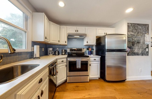 Falmouth Heights Casa | Charming cottage with deck, yard, & AC - walk to beach, Main Street, & ferry