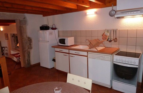 Veranne Cabaña | Encantadora casa rural con estufa de leña, terraza y jardín. Rutas de senderismo, 1 hab + altillo