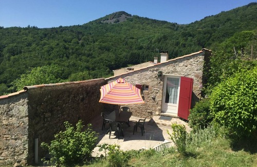 Veranne Cabaña | Encantadora casa rural con estufa de leña, terraza y jardín. Rutas de senderismo, 1 hab + altillo