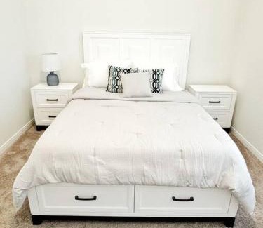 New Braunfels Casa | Charming Cottage - Yellow Haus near Gruene