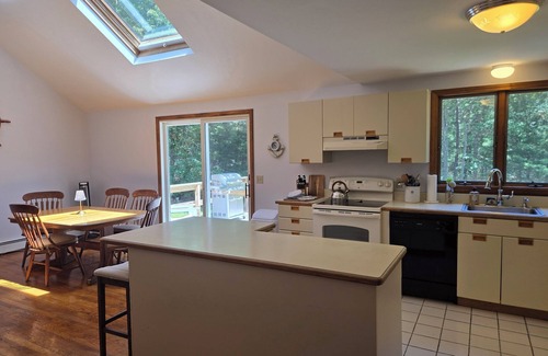 Marstons Mills Casa | Charming Cotuit Home, JUST REDUCED. 400.00 per night--Small Pet OK Sleeps 8.