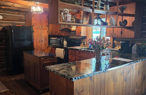 Rushville Cabina | Charming Country Cabin in Rushville-Hot Tub-Sunset Views-Wine Trail Convenience