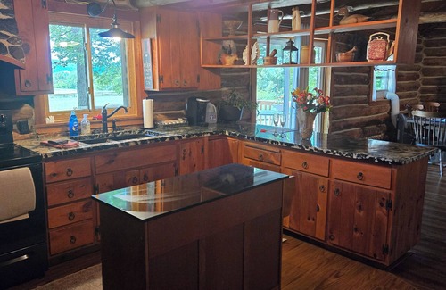 Rushville Cabina | Charming Country Cabin in Rushville-Hot Tub-Sunset Views-Wine Trail Convenience