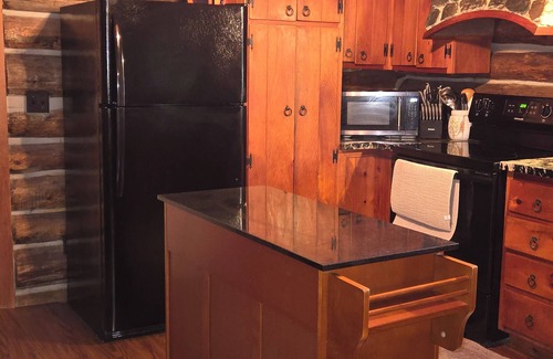 Rushville Cabina | Charming Country Cabin in Rushville-Hot Tub-Sunset Views-Wine Trail Convenience