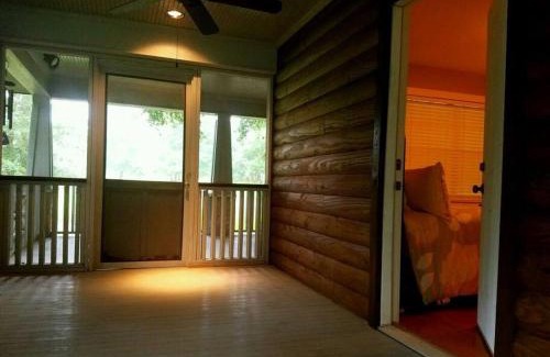 Saint Elmo Casa | Charming Country Cabin with Self Check In