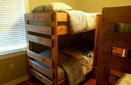 Saint Elmo Casa | Charming Country Cabin with Self Check In