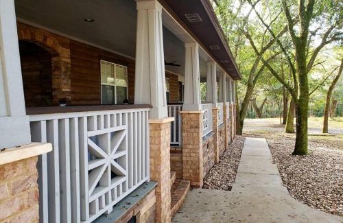Saint Elmo Casa | Charming Country Cabin with Self Check In