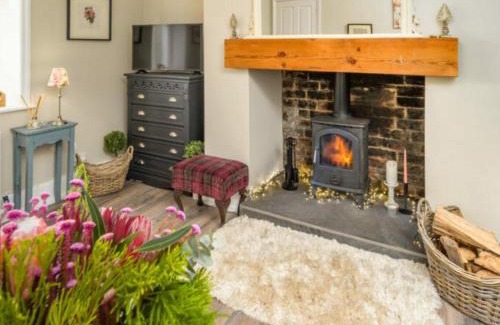 Alnwick Casa | Charming country cottage at a Victorian Station