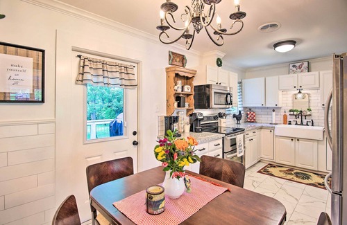 Tulsa Casa | Charming Country Cottage: 5 Mi to Downtown Tulsa!