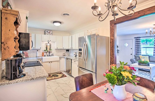 Tulsa Casa | Charming Country Cottage: 5 Mi to Downtown Tulsa!