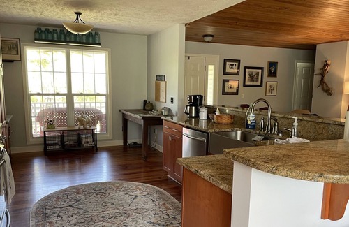 West End Otro | Charming country farm with animals