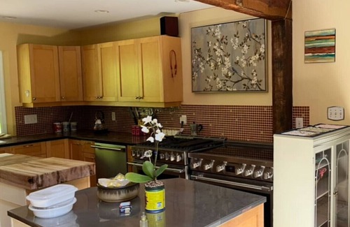 Juan de Fuca Electoral Area Casa | Charming Country Home Nestled in the Woodlands