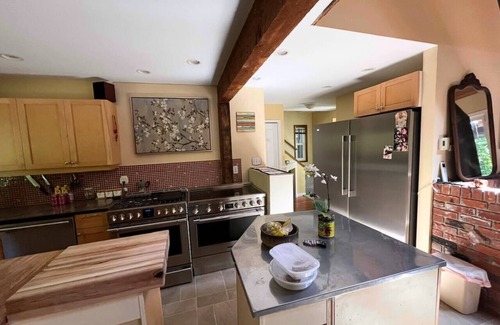 Juan de Fuca Electoral Area Casa | Charming Country Home Nestled in the Woodlands