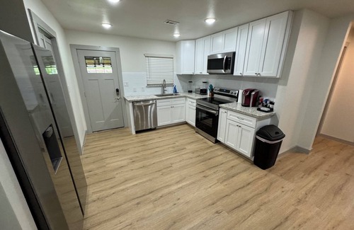 Magnolia Casa | Charming Country Home with Pool - Unit B