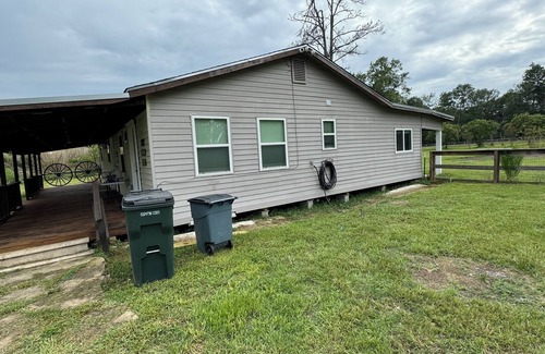 Magnolia Casa | Charming Country Home with Pool - Unit B