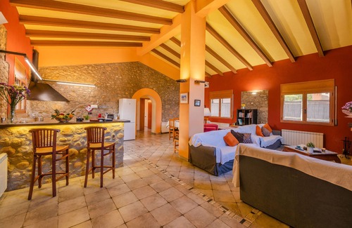 Cistella Cabaña | Encantadora casa rural ideal para familias, con gran jardín y piscina