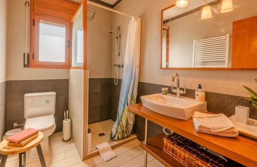 Cistella Cabaña | Encantadora casa rural ideal para familias, con gran jardín y piscina
