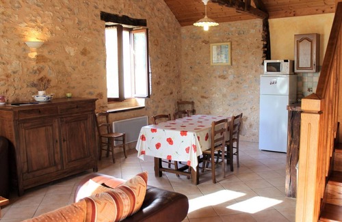 Azerat Cabaña | Casa rural acogedora en el campo, ideal para familias, cerca de Thenon