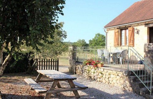 Azerat Cabaña | Casa rural acogedora en el campo, ideal para familias, cerca de Thenon