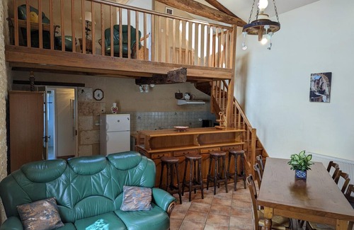 Bellon Cabaña | Casa independiente con jardín privado, terraza, chimenea y WiFi en tranquilo entorno rural
