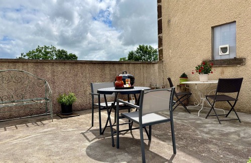 Seneujols Cabaña | Casa rural con encanto: 3 habs con baño privado, terraza, jardín, y todas las comodidades incluidas