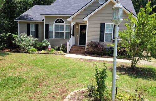 Clayton Casa | Charming country retreat!