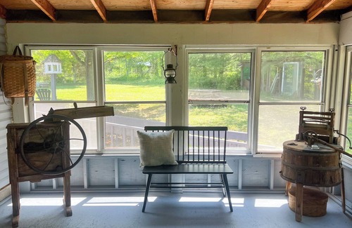 Central Bridge Casa | Charming Country Cottage