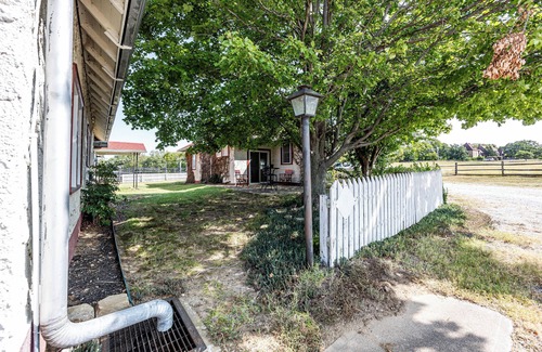 Independence Cabaña | Charming Countryside Cottage