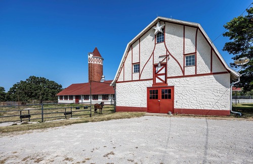 Independence Cabaña | Charming Countryside Cottage