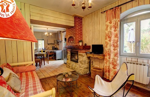 Montbrison Cabaña | Acogedor Gîte con Chimenea, TV, Petanca y Jardín Privado en Montbrison