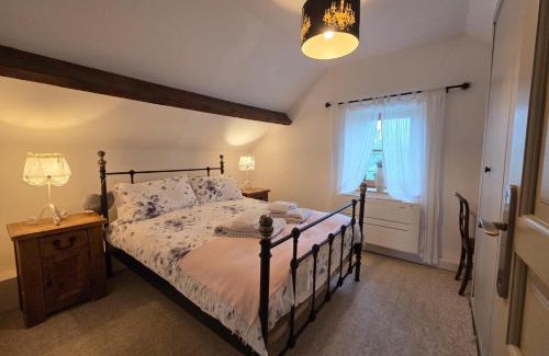 Saint-Georges-de-Noisne Casa | Charming Countryside Retreat in Saint-Georges