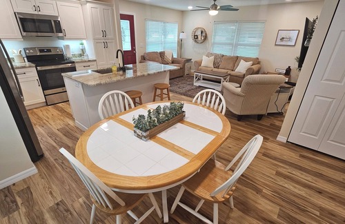 Palmetto Casa | Charming County Cottage - 5 Star Rated on Leading Vacation Rental Platform!